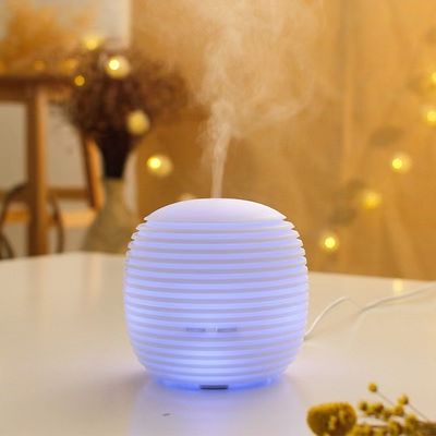Diffuseur d'arôme USB mini portable d'huile essentielle blanche de 100 ml parfait pour le spa de bureau à domicile