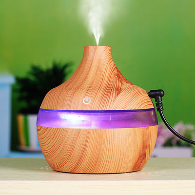 Humidificateur de chambre à brouillard frais de 300 ml de petite taille avec lumière LED à changement de couleur