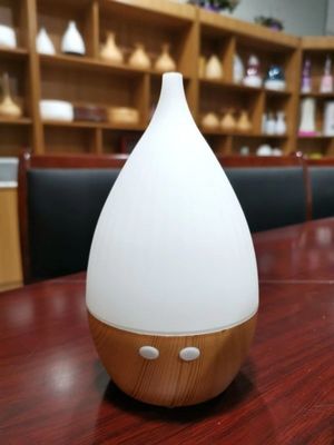 Humidificateur à ultrasons 2022 Bureau 5V Portable USB Diffuseur d'huile essentielle à grains de bois 160ml avec lumière LED