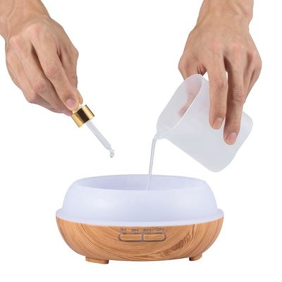 Diffuseur d'arômes de voiture à diffusion d'arômes d'art essentiel avec tension et capacité &gt; 200 ml